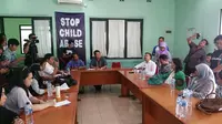 Orangtua korban vaksin palsu mendatangi Komnas PA, Jakarta. (Liputan6.com/Nanda Perdana)