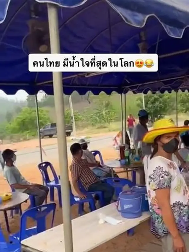 Dikira Warung Makan, Rombongan Ini Ternyata Makan di Pernikahan Orang