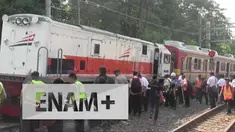 Kereta Api Listrik (KRL) jurusan Bogor-Jatinegara anjok pukul 06.18 WIB. Petugas masih mengevakuasi commuter line tersebut.