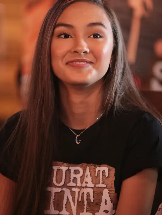 Dalam film Surat Cinta untuk Starla, Caitlin Halderman berperan sebagai Starla. Pacar Jefri Nicole yang memerankan tokoh Hema. Film produksi Screenplay dan Legacy Pictures itu akan tayang di bioskop mulai 28 Desember mendatang. (Adrian Putra/Bintang.com)