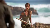 Alicia Vikander, dalam set pengambilan film Tomb Raider. (Foto: Vanity Fair)