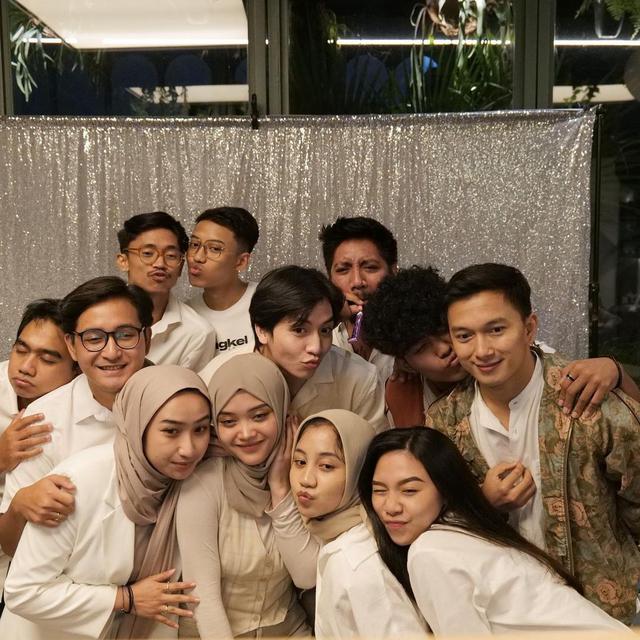 Sempat Diisukan Putus, Ini 6 Potret Putri Delina dan Jeffry Reksa Makin Romantis