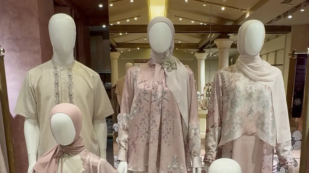 Ria Miranda Luncurkan Koleksi Raya 2026 warna soft pink. [Anisha/Fimela]