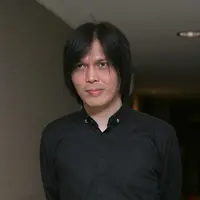 Mantan vokalis Dewa 19 Elfonda Mekel atau Once melihat Dhani merupakan sosok yang jarang di temukan di industri musik. Once melihat musisi yang juga pentolan Republik Cinta itu sosok istimewa. (Nurwahyunan/Bintang.com)