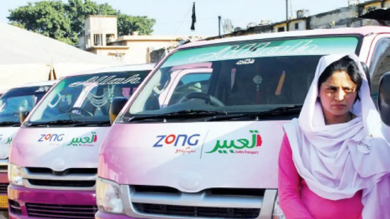 Melongok Bus Khusus Wanita `Anti Pelecehan` di Pakistan