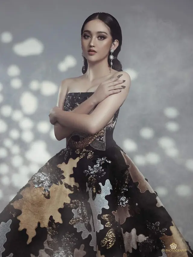 6 Gaya Pemotretan Terbaru Ranty Maria, Disebut Mirip Barbie