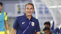 Pelatih kepala Timnas Indonesia U-23, Gerald Vanenburg saat laga Kualifikasi Piala Asia U-23 2026 melawan Makau di Stadion Gelora Delta Sidoarjo, Jawa Timur, Sabtu (06/09/2025). (Bola.com/Abdul Aziz)