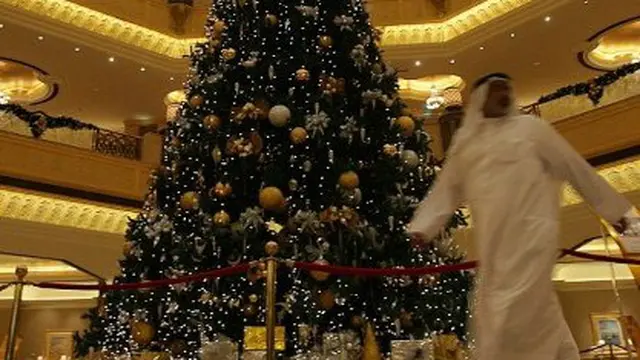 Pohon natal emas - Christmas Tree Abu Dhabi 2