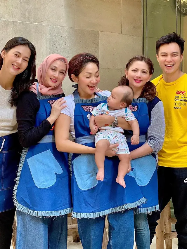 Bikin YouTube Bareng, Ini 6 Potret Kompak Dina Lorenza, Cut Keke, dan Windy Wulandari