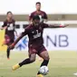 Gelandang PSM Makassar, Zulham Zamrun, bersiap melepas tendangan saat melawan Lao Toyota FC pada laga Piala AFC 2019 di Stadion Pakansari, Bogor, Rabu (13/3). PSM menang 7-3 atas Lao. (Bola.com/M. Iqbal Ichsan)