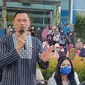 Ketua Umum Partai Demokrat Agus Harimurti Yudhoyono saat bertemu masyarakat Kota Cirebon dalam Safari Ramadhan. Foto (Liputan6.com / Panji Prayitno)