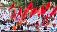 Massa buruh padat karya melakukan unjuk rasa di depan kantor Kementerian Tenaga Kerja (Kemnaker) di Jakarta, Selasa (23/5/2023). (Liputan6.com/Angga Yuniar)