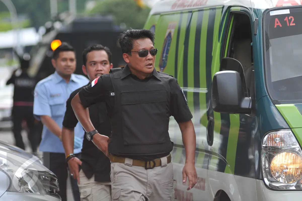 20160114-Begini Mencekamnya Lokasi Ledakan dan Baku Tembak di Sarinah-Jakarta