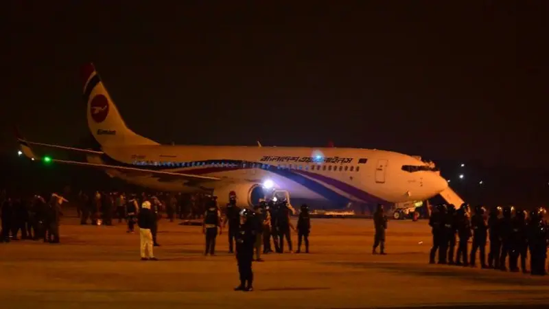 Dugaan upaya pembajakan membuat pesawat Biman Bangladesh Airlines mendarat darurat di Chittagong (AFP)