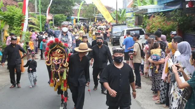 Meriahnya ritual adat Barong Ider Bumi di Deda Kemiren setiap lebaran. (Istimewa)