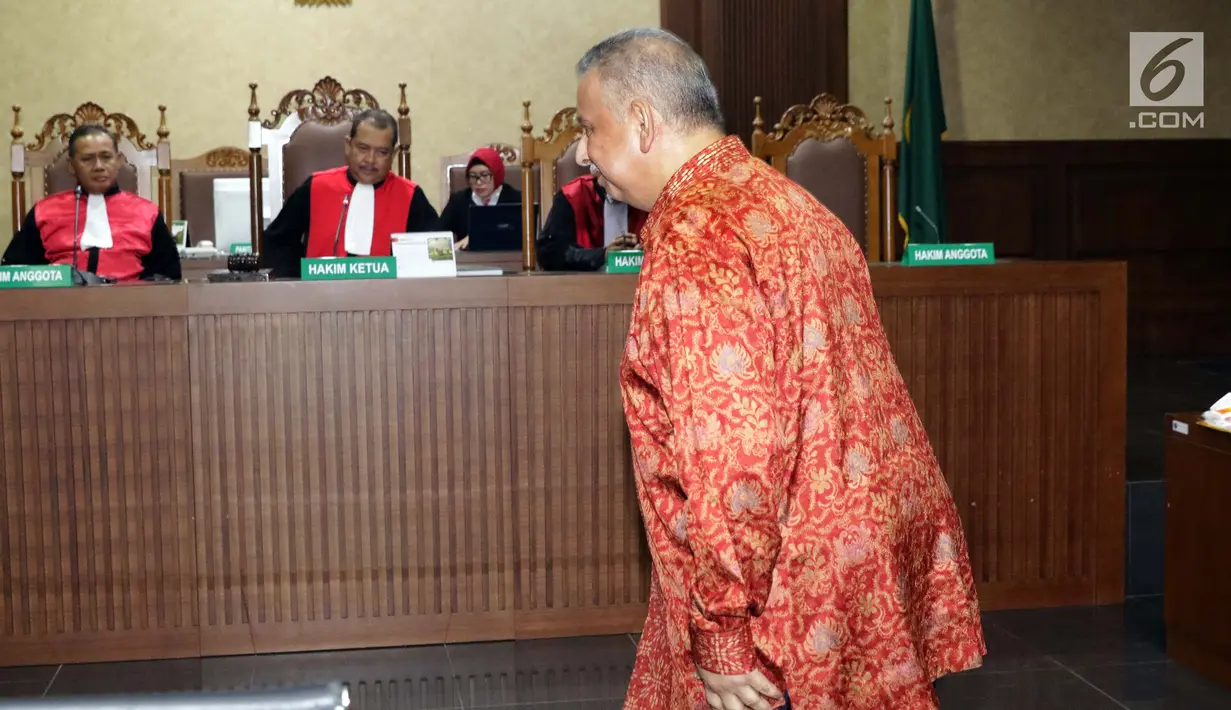 Terdakwa kasus dugaan suap proyek PLTU Riau-1, Sofyan Basir saat menjalani sidang lanjutan di Pengadilan Tipikor, Jakarta, Senin (1/7/2019). Sidang beragendakan pembacaan tanggapan atas nota keberatan terdakwa oleh JPU KPK. (Liputan6.com/Helmi Fithriansyah)