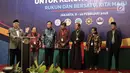 Utusan Khusus Presiden untuk Dialog dan Kerjasama Antaragama dan Peradaban (UKP-DKAP) Din Syamsuddin bersama perwakilan pemuka agama saat membuka Musyawarah Besar Pemuka Agama untuk Kerukunan Bangsa di Jakarta, Kamis (8/2). (Liputan6.com/Arya Manggala)
