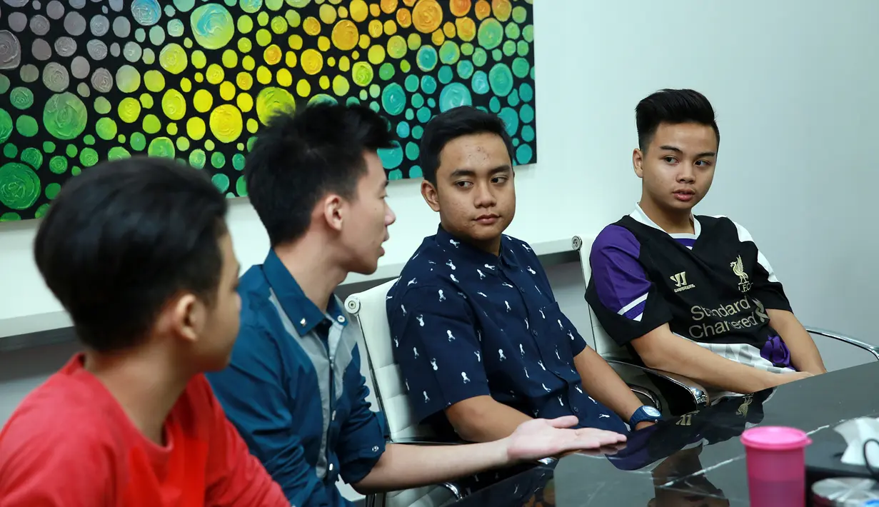 Empat cowok ganteng ini mengaku sudah memiliki strategi promo untuk ke depannya. New Super 7 juga aktif di media sosial menyapa para fans dan optimis berikan yang terbaik. (Deki Prayoga/Bintang.com)
