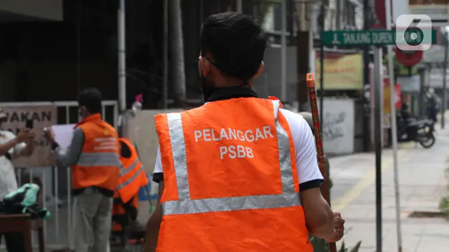 FOTO: Kasus COVID-19 Meningkat, Razia Masker di DKI Jakarta Kian Gencar