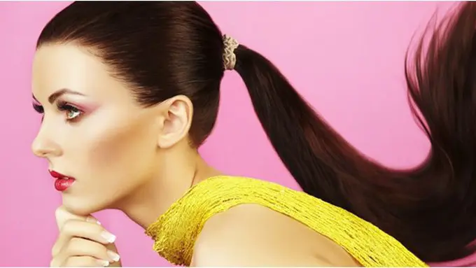 Mengikat rambut berakibat tak baik untuk kesehatan/copyright: thinkstockphotos.com