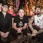 Banyak yang meramalkan jika album terbaru Blink 182 bakal sesukses album-album sebelumnya.