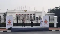 Presiden Jokowi didampingi Kapolri Jenderal Listyo SIgit Prabowo dan Habib Luthfi bin Yahya melepas Kirab Merah Putih dari depan Istana Merdeka, Jakarta Pusat, Minggu 28 Agustus 2022. (Liputan6.com/Lizsa Egeham)