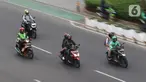 Pengendara sepeda motor melintas di kawasan Jalan Jenderal Sudirman, Jakarta, Selasa (10/10/2023). (Liputan6.com/Angga Yuniar)