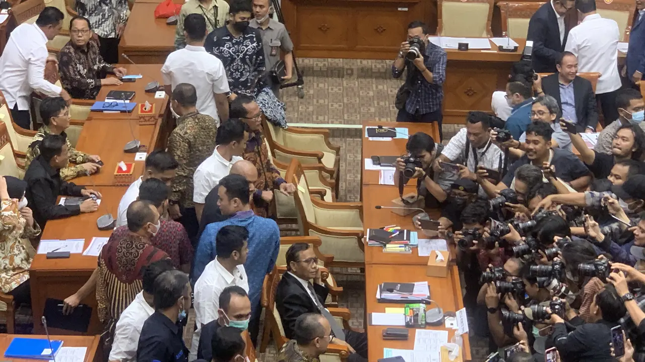 Suasana panas terjadi dalam rapat Komisi III DPR bersama Menko Polhukam Mahfud Md di Kompleks Parlemen Senayan, Rabu (29/3/2023) sore.