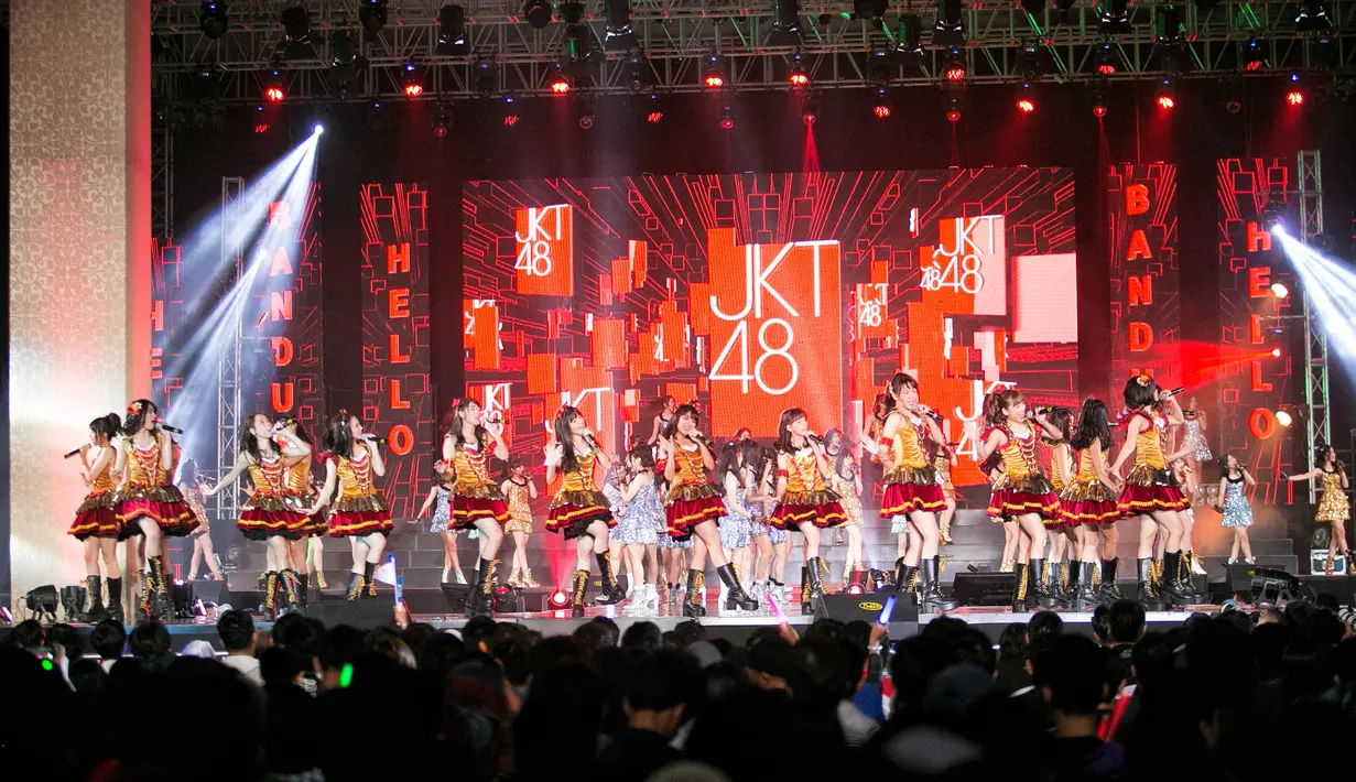 Hingga saat ini, member JKT48 mencapai 71 orang. Yang terbagi dalam tiga tim. Yaitu tim J, tim K dan tim T. (Adrian Putra/Bintang.com)