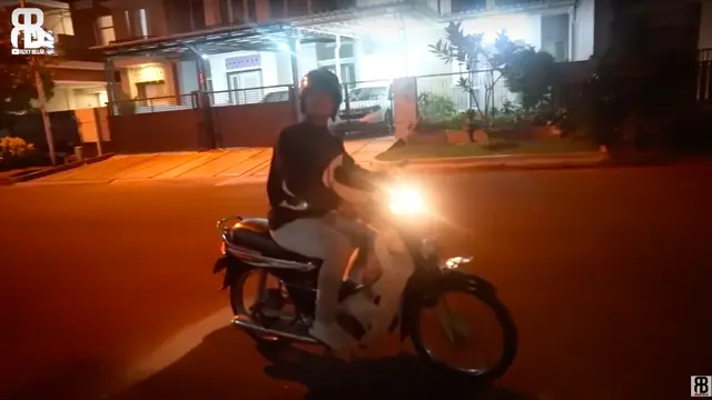 Potret Lesty Kejora dan Rizky Billar Kencan Naik Motor. (Sumber: YouTube/Rizky Billar)