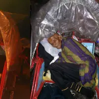 Sungguh miris nasib seorang kakek asal Jawa Timur ini. Aslinya dia orang mampu, tapi punya anak-anak durhaka, jadilah dia tinggal di becak!