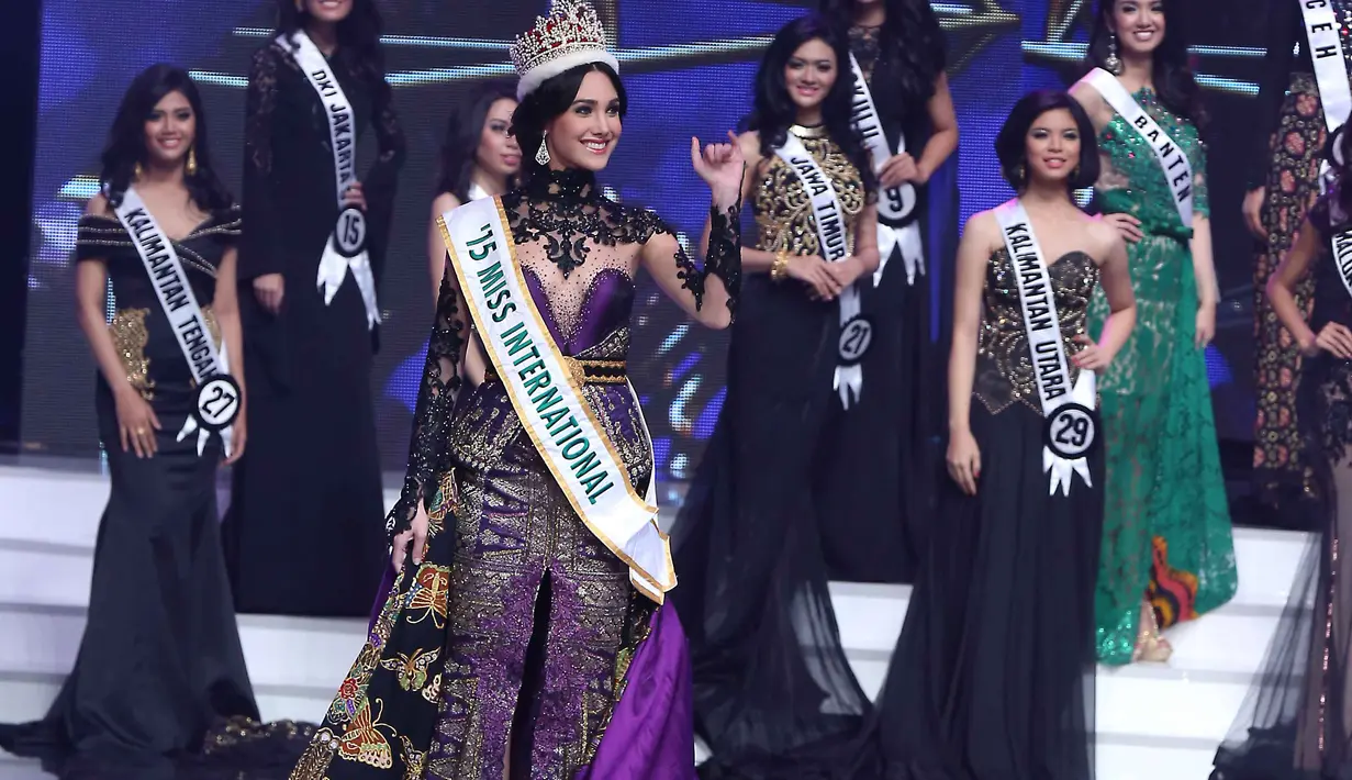 Cara menjaga kecantikan dan kesehatannya. Banyak minum air putih dan tampil alami dengan sedikit make up. "Karena lebih baik terlihat cantik tanpa make up. Sedikit pemakaian make up itu justru lebih baik," imbuhnya. (Nurwahyunan/Bintang.com)