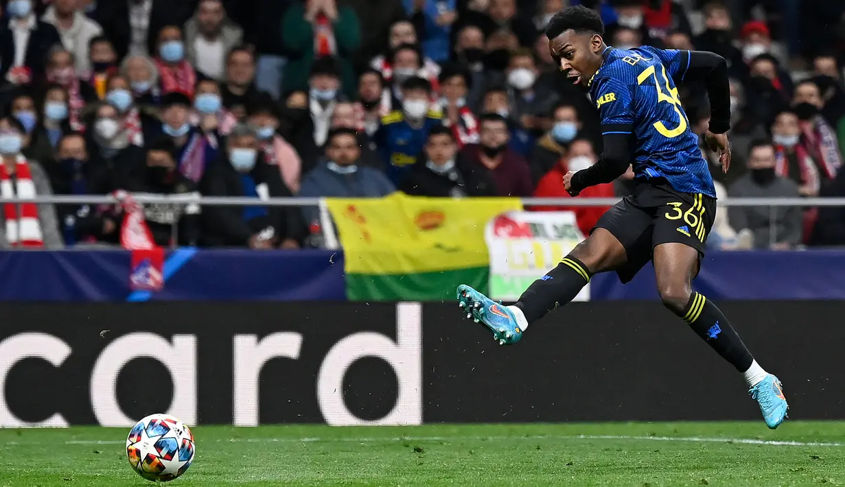 Hasilnya, Manchester United akhirnya sukses menyamakan kedudukan pada menit ke-80 lewat aksi Elanga. Memanfaatkan assist dari Bruno Fernandes, Elanga dengan tenang melakukan kontrol dan menaklukkan Jan Oblak. (AFP/Oscar Del Pozo)