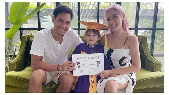 Momen 7 Anak Artis yang Lakukan Wisuda Virtual, Tetap Bahagia