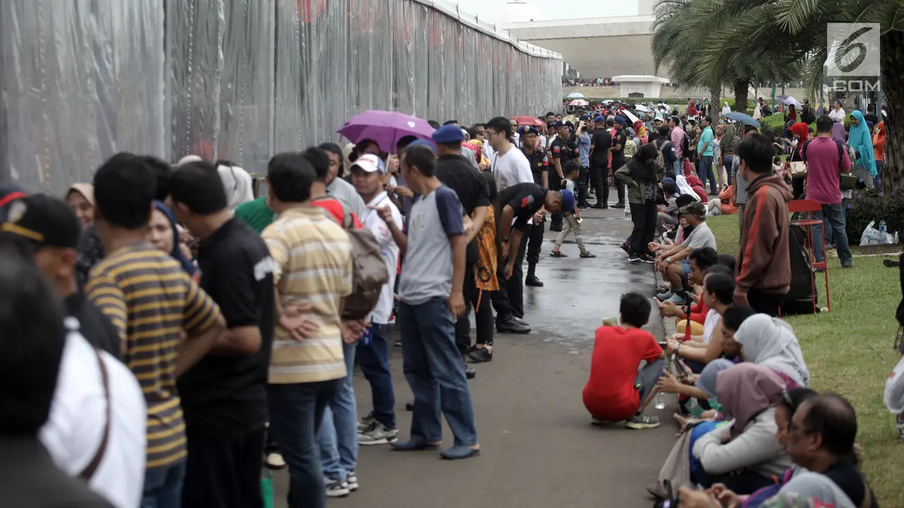 Antre Sejak Pagi, Warga Kehabisan Kuota Paspor di Festival Keimigrasian
