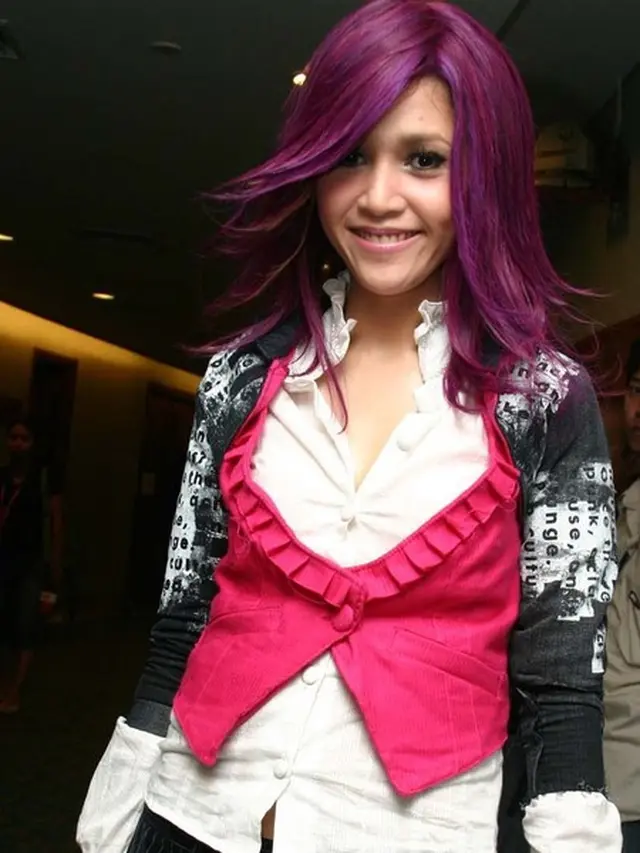 7 Model Rambut Lawas Maia Estianty, Sering Ganti Warna Hingga Ombre
