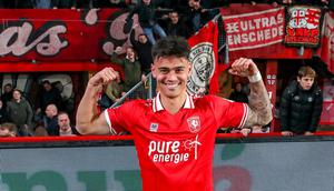 Empat pemain keturunan Indonesia yang berlaga di Eropa telah diajukan pelatih Shin Tae-yong untuk dinaturalisasi agar bisa membela Timnas Garuda. Dari keempatnya, Mees Hilgers berpeluang paling cepat, karena sama sekali belum pernah berseragam Timnas negara lain. (twitter@fctwente)