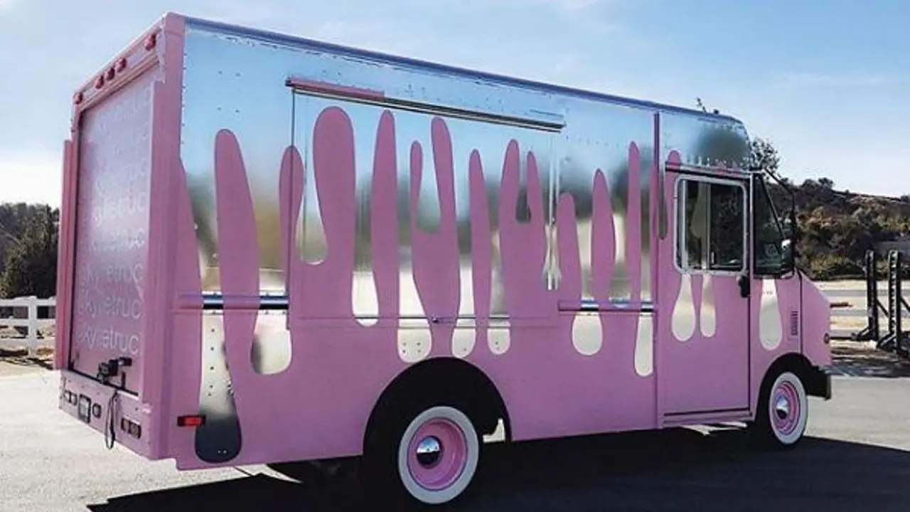 Kylie Jenner Truck, Inovasi Berbelanja Makeup Kit