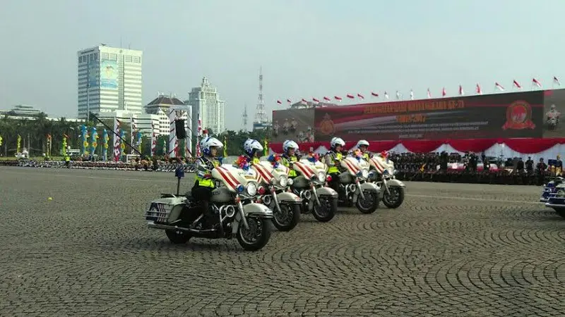 Polwan beraksi di peringatan HUT Bhayangkara