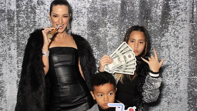 Nia Ramadhani dan keluarga (Instagram/ramadhaniabakrie)