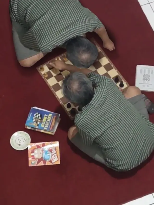 Viral, Ini 6 Editan Foto Orang Main Catur Sendiri Ini Bikin Geleng Kepala