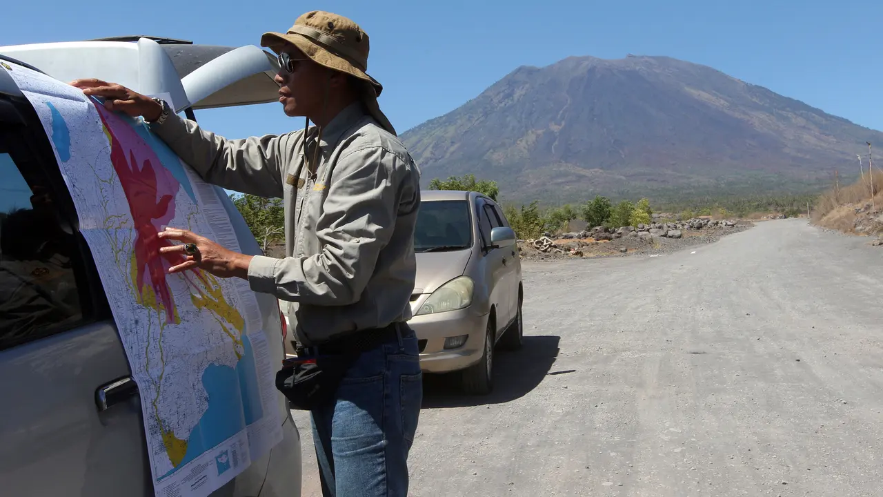 BNPB Terbangkan Drone untuk Pantau Kawah Gunung Agung