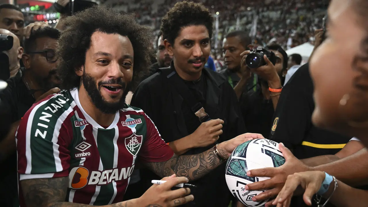 Foto: Eks Pemain Real Madrid Marcelo Dapatkan Sambutan Meriah saat Kembali ke Klub Pertamanya, Fluminense