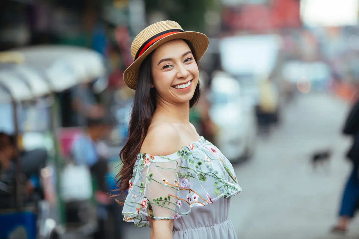 perempuan bahagia