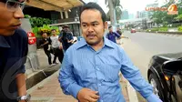 Tubagus Haerul Jaman mendatangi Gedung KPK diperiksa sebagai saksi pada kasus dugaan suap pengurusan sengketa Pilkada Lebak, Banten. (Liputan6.com/Abdul Aziz Prastowo)