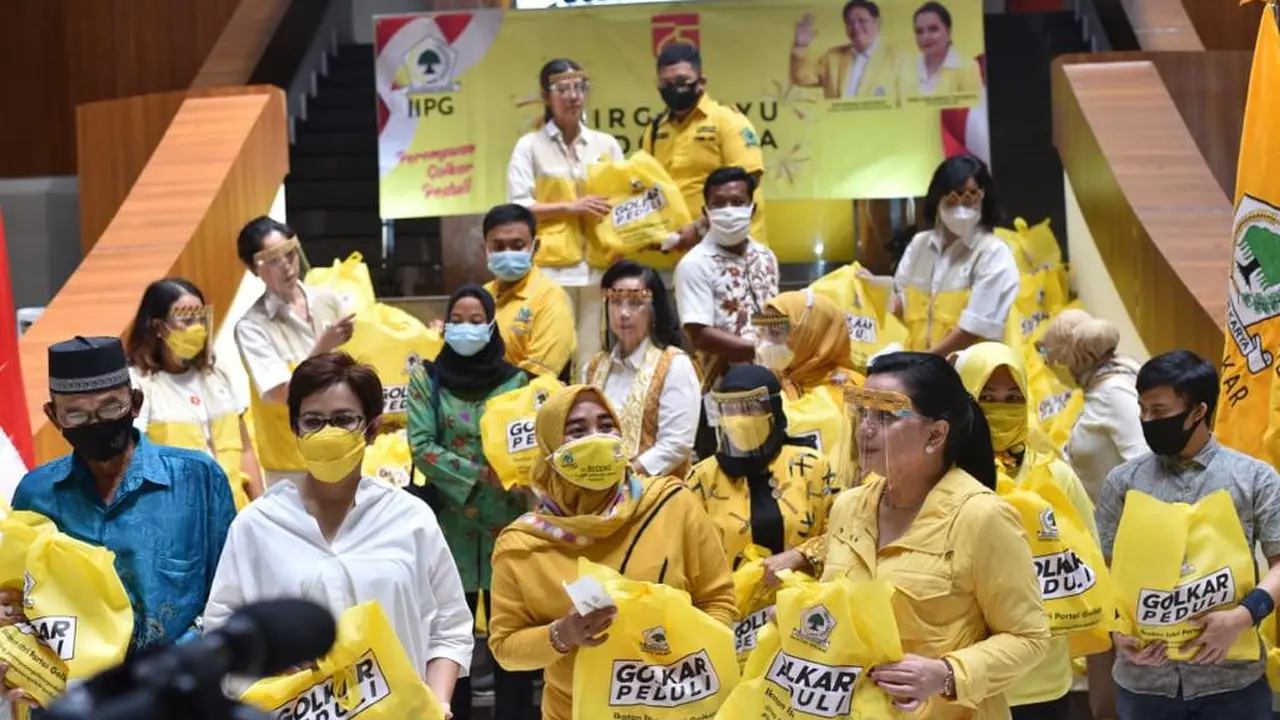 Ikatan Istri Partai Golkar mengggelar aksi kepedulian Banjir Banten