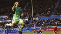 Luis Suarez memborong dual gol saat Barcelona menaklukkan 6-0 atas Deportivo Alaves pada lanjutan La Liga Spanyol di Mendizorroza stadium, Vitoria, (11/2/2017). (AP/Alvaro Barrientos)