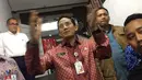 Wagub DKI Jakarta Sandiaga Uno berjalan keluar Gedung Ditreskrimum Polda Metro Jaya, Kamis (18/11). Sandiaga dipanggil karena namanya disebut mantan rekan bisnisnya yang menjadi tersangka kasus penipuan dan penggelapan. (Liputan6.com/Immanuel Antonius)