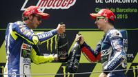 Pebalap Yamaha Jorge Lorenzo dan Valentino Rossi (Reuters) 