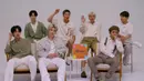 Di acara ini BTS juga memastikan jika fandom mereka sebelumnya punya nama lain, yakni Bell. Meski terdengar cute, RM dkk sepakat nama ARMY jauh lebih bagus. (YouTube The Tonight Show Starring Jimmy Fallon)